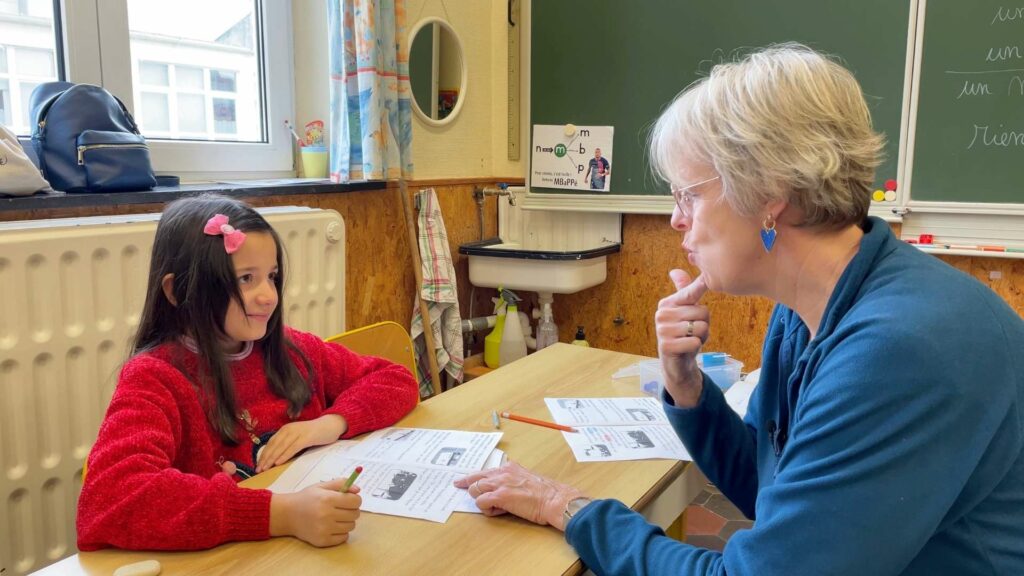 Enfant sourd avec aide pédagogique - APEDAF